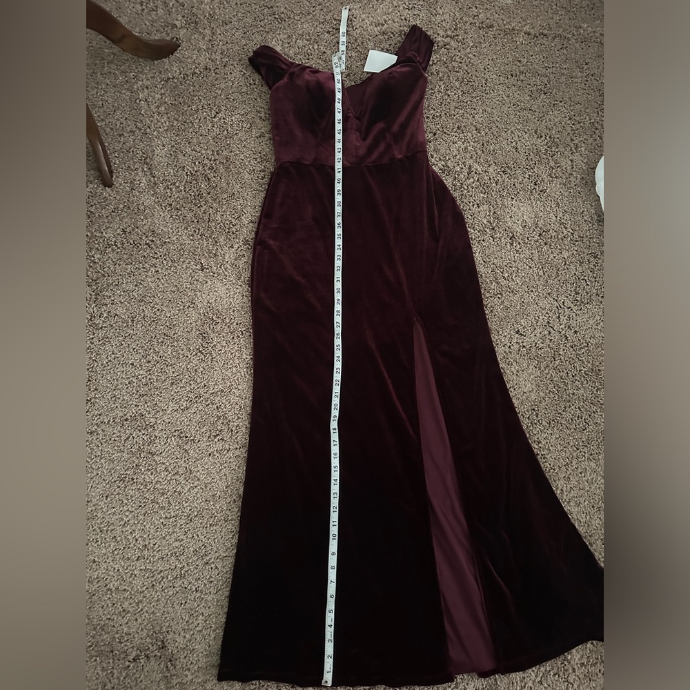 Off The Shoulder Velvet Sheath Dress - Picture 7 of 11